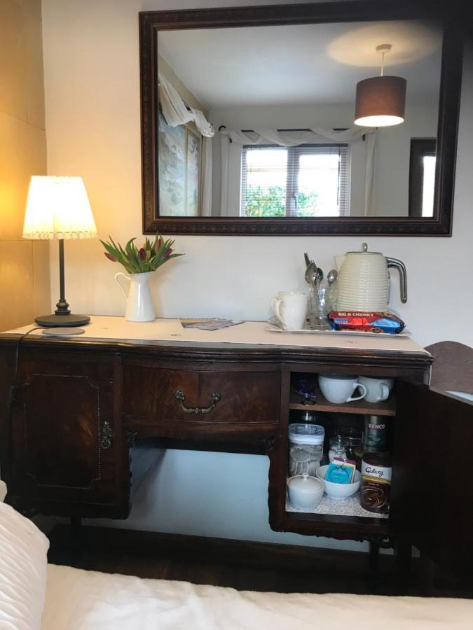 Cute Self-Contained Guest Room With Ensuite And Private Decked Porch In Glastonbury Buitenkant foto